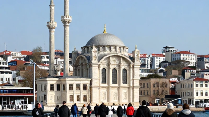 Karaköy İskelesinden Tarihi Arap Camiine Nasıl Gidilir?